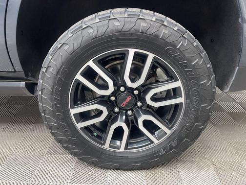 Dark Sky Metallic 2021 GMC Yukon AT4