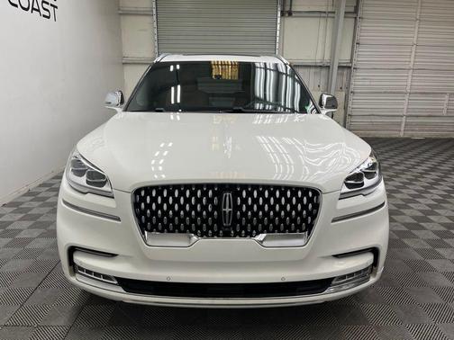 White Metallic 2022 Lincoln Aviator Black Label AWD