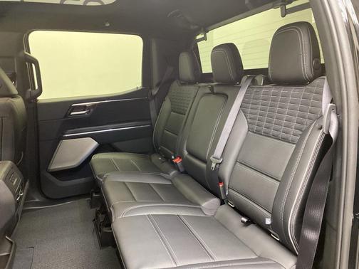 2025 GMC Sierra EV Denali