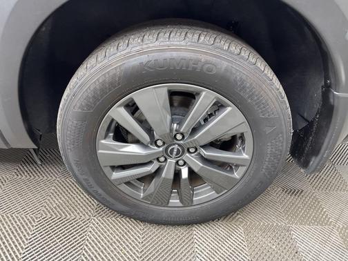 2024 Nissan Pathfinder S