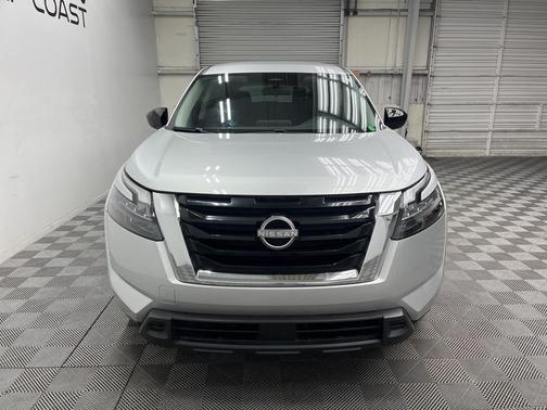 2024 Nissan Pathfinder S