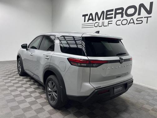 2024 Nissan Pathfinder S