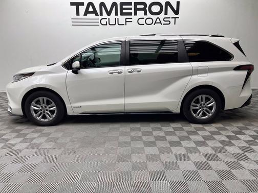 Blizzard Pearl 2021 Toyota Sienna Limited 7 Passenger