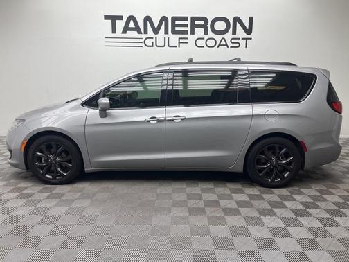 2018 Chrysler Pacifica Touring-L