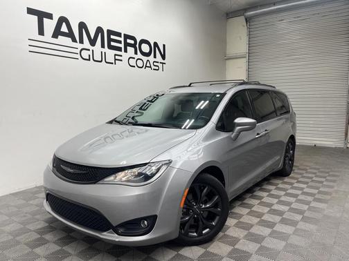 2018 Chrysler Pacifica Touring-L