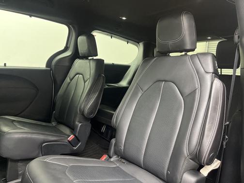 2018 Chrysler Pacifica Touring-L