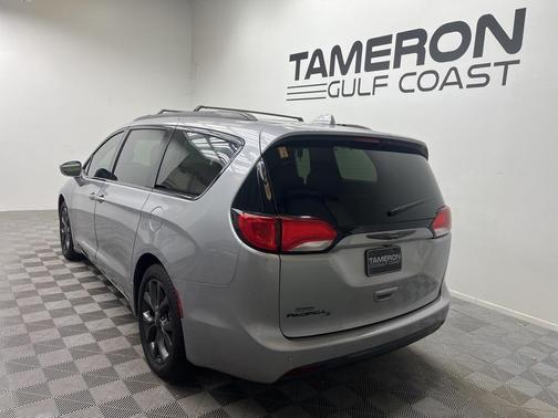 2018 Chrysler Pacifica Touring-L