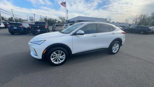 White Frost Tricoat 2024 Buick Envista Preferred FWD