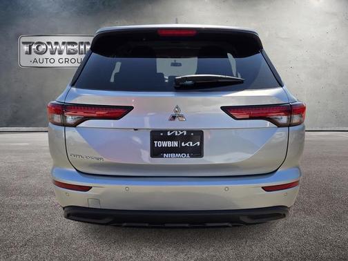2022 Mitsubishi Outlander ES