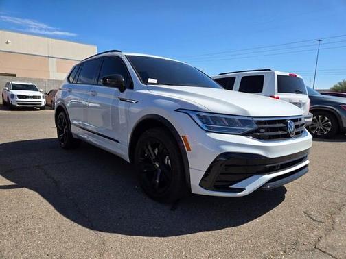 Opal White Pearl Effect 2024 Volkswagen Tiguan 2.0T SE R-Line Black