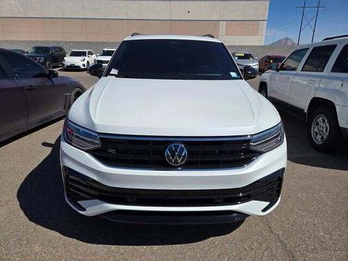 Opal White Pearl Effect 2024 Volkswagen Tiguan 2.0T SE R-Line Black