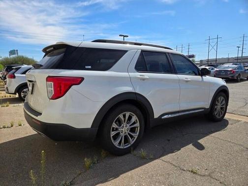 White 2021 Ford Explorer XLT