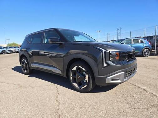 Gray 2027 Kia Seltos S