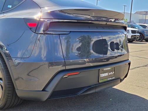 2026 Tesla Model Y PREMIUM