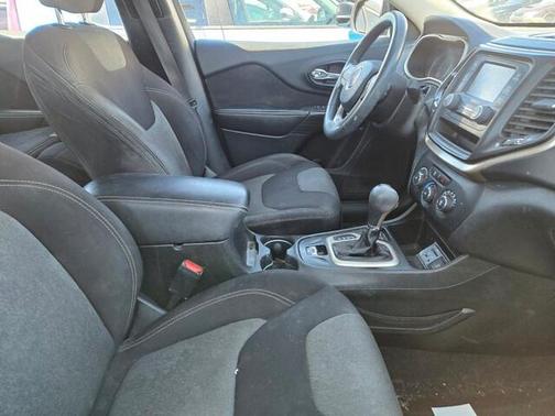 2015 Jeep Cherokee Sport