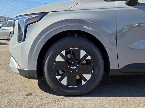 Silver 2027 Kia Carnival LXS