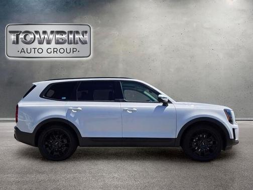 White 2022 Kia Telluride EX