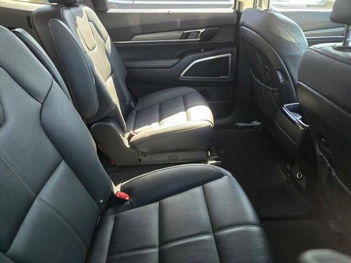 White 2022 Kia Telluride EX