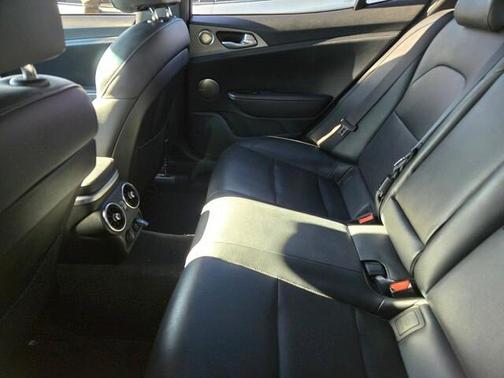 2018 Kia Stinger GT1