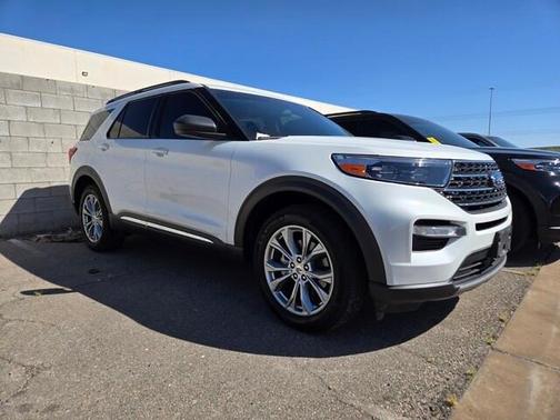 White 2023 Ford Explorer XLT