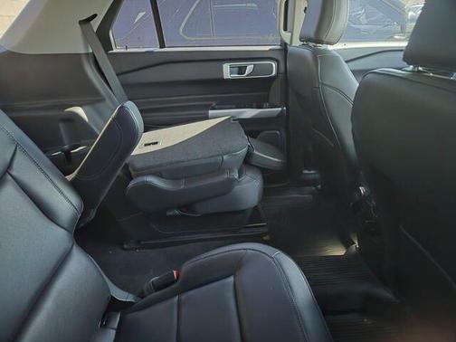 White 2023 Ford Explorer XLT