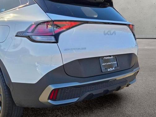 White 2023 Kia Sportage X-Line