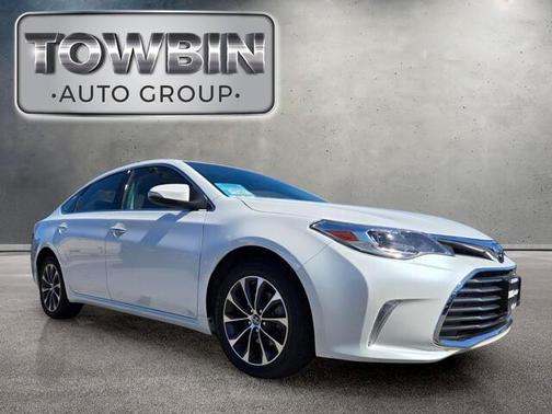 White 2018 Toyota Avalon XLE Premium