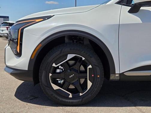 White 2026 Kia Sportage Hybrid S