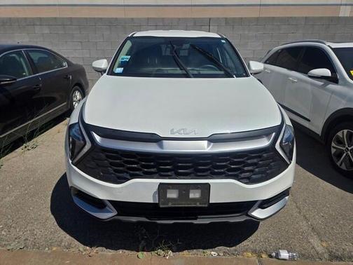 White 2023 Kia Sportage Hybrid LX