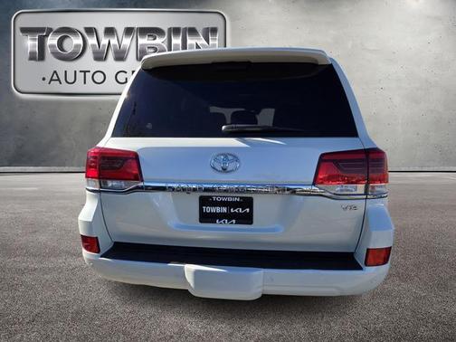 2018 Toyota Land Cruiser V8