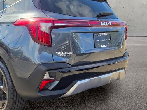 Gray 2024 Kia Seltos EX