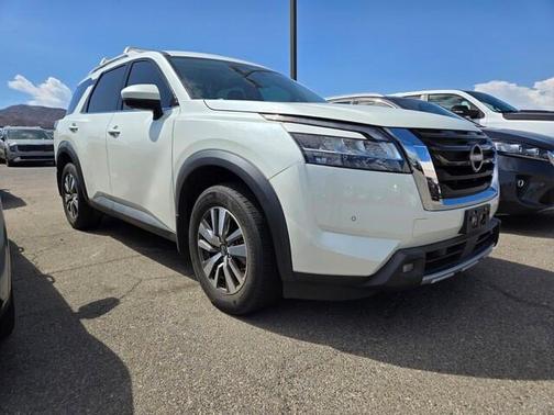 2022 Nissan Pathfinder SL