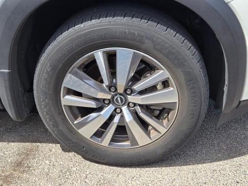 2022 Nissan Pathfinder SL