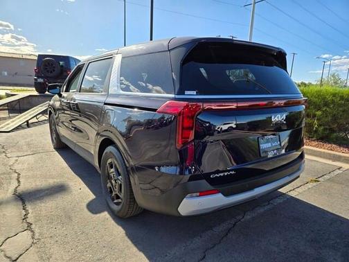 2025 Kia Carnival LXS