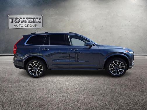 2018 Volvo XC90 T6 Momentum