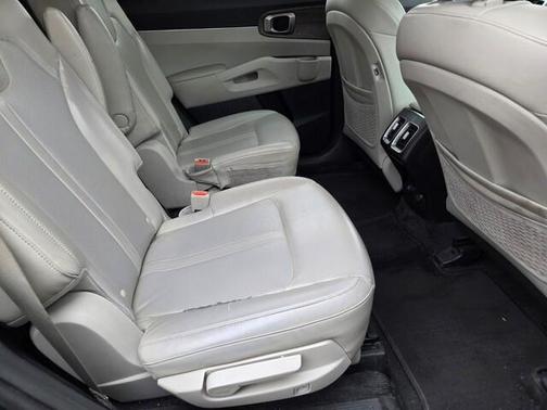 Green 2022 Kia Sorento X-Line EX