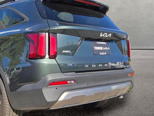 Green 2022 Kia Sorento X-Line EX