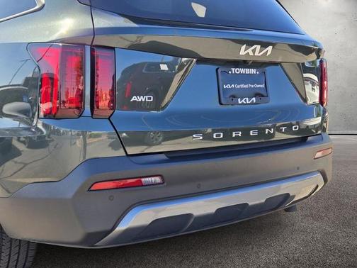 Green 2022 Kia Sorento X-Line EX