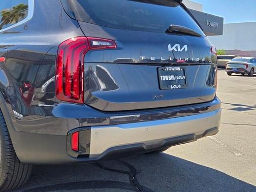 Gray 2025 Kia Telluride LX