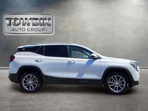White 2022 GMC Terrain SLT