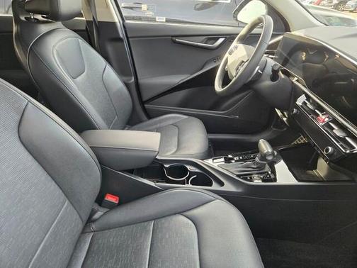 2023 Kia Niro SX Touring