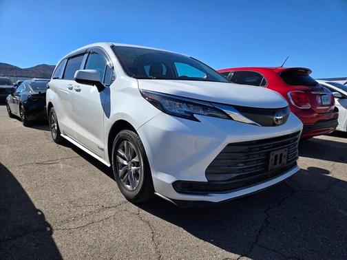 2021 Toyota Sienna LE
