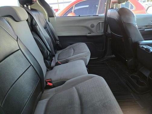 2021 Toyota Sienna LE