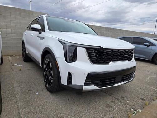 White 2025 Kia Sorento EX