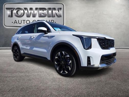 White 2025 Kia Sorento EX