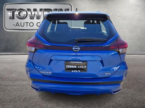 2022 Nissan Kicks SR