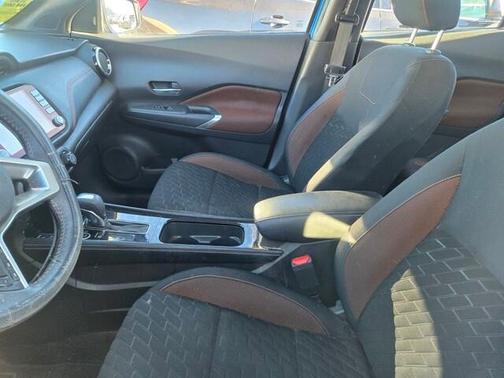 2022 Nissan Kicks SR