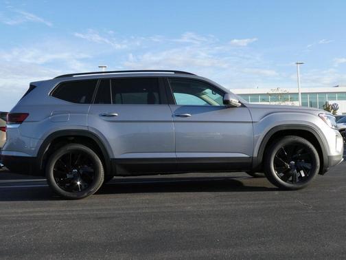 2026 Volkswagen Atlas 2.0T SE w/Technology 4MOTION