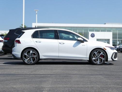 2025 Volkswagen Golf GTI 2.0T SE DSG