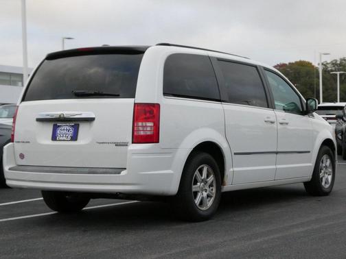 2010 Chrysler Town & Country Touring